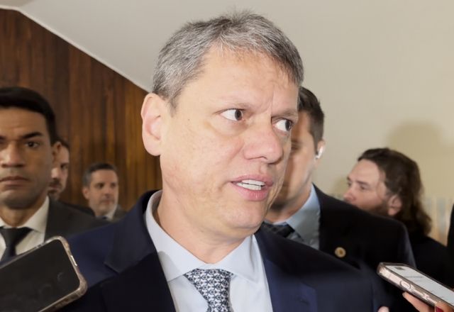 Tarcísio em conversa com jornalistas na Câmara dos Deputados | Divulgação/Márcia Lorenzatto/SBT