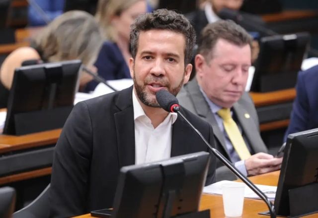 André Janones solicita extinção do Partido Liberal por "ameaças à democracia" | Reprodução/Rodrigo Araújo/Câmara dos Deputados