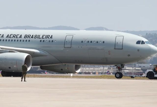 Quinto voo da Força Aérea decola do Líbano com 220 repatriados Quinto voo da Força Aérea decola do Líbano com 220 repatriados
