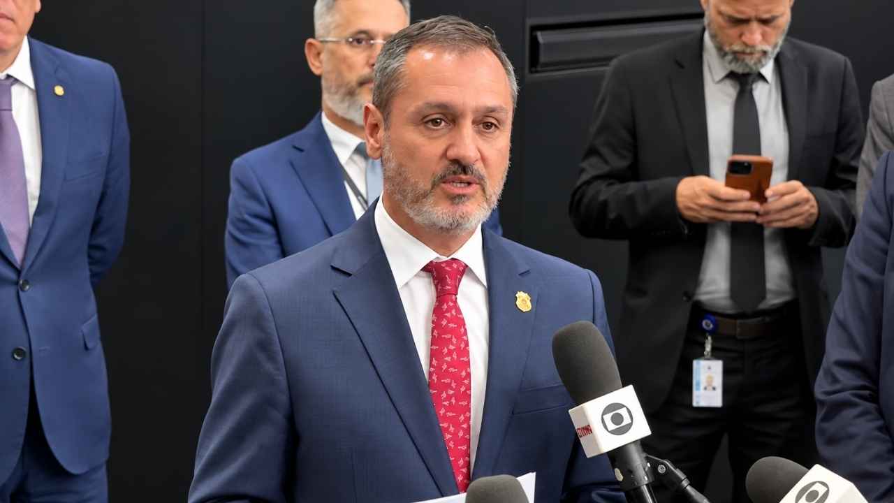 Operações não perturbam processo eleitoral, diz chefe da PF