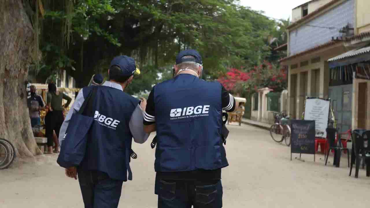 IBGE abre inscrições para censo com salário de até R$ 4 mil IBGE abre inscrições para censo com salário de até R$ 4 mil
