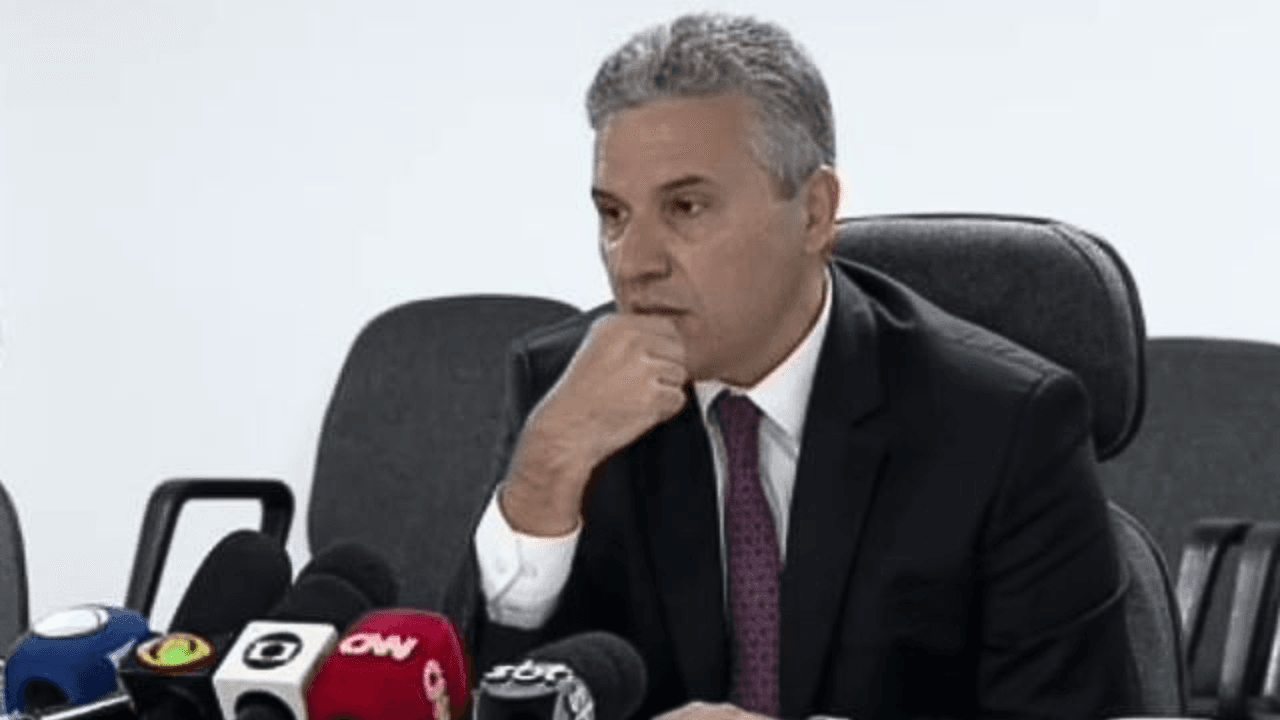 Imagem da notícia: PF apura áudio que cita R$ 100 mil a delegado de SP Imagem da notícia: PF apura áudio que cita R$ 100 mil a delegado de SP