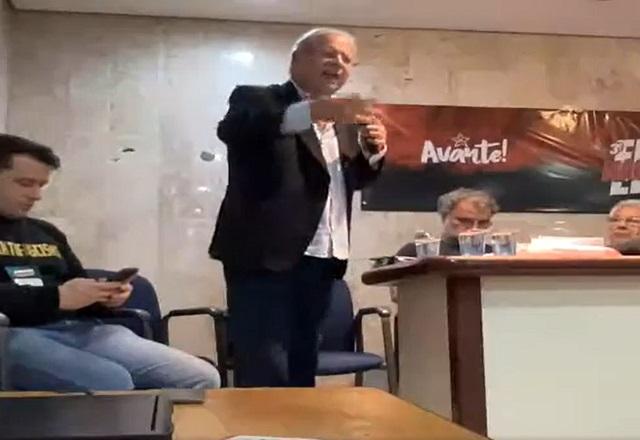 José Dirceu discursando em encontro de ala do PT (Reprodução/Facebook)