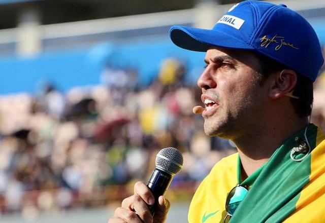 Pablo Marçal fala ao microfone (Reprodução/Facebook)