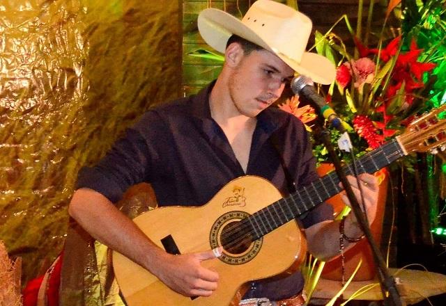 Cantor sertanejo morre aos 19 anos após diagnóstico de tumor cerebral Cantor sertanejo morre aos 19 anos após diagnóstico de tumor cerebral