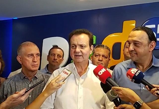 Gilberto Kassab dando entrevista ao lado de Felício Ramuth (Reprodução/Facebook)