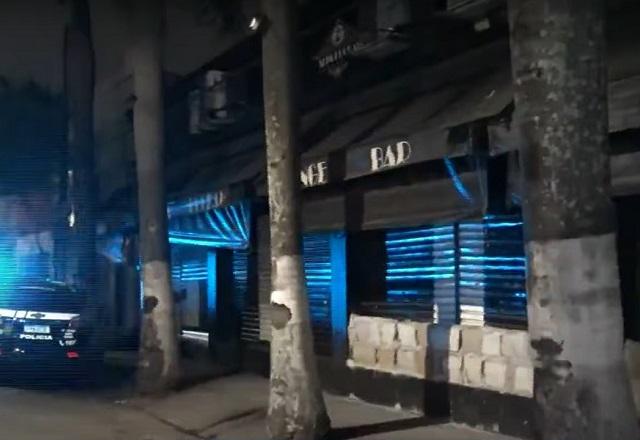 Fachada de balada interditada em rua de SP