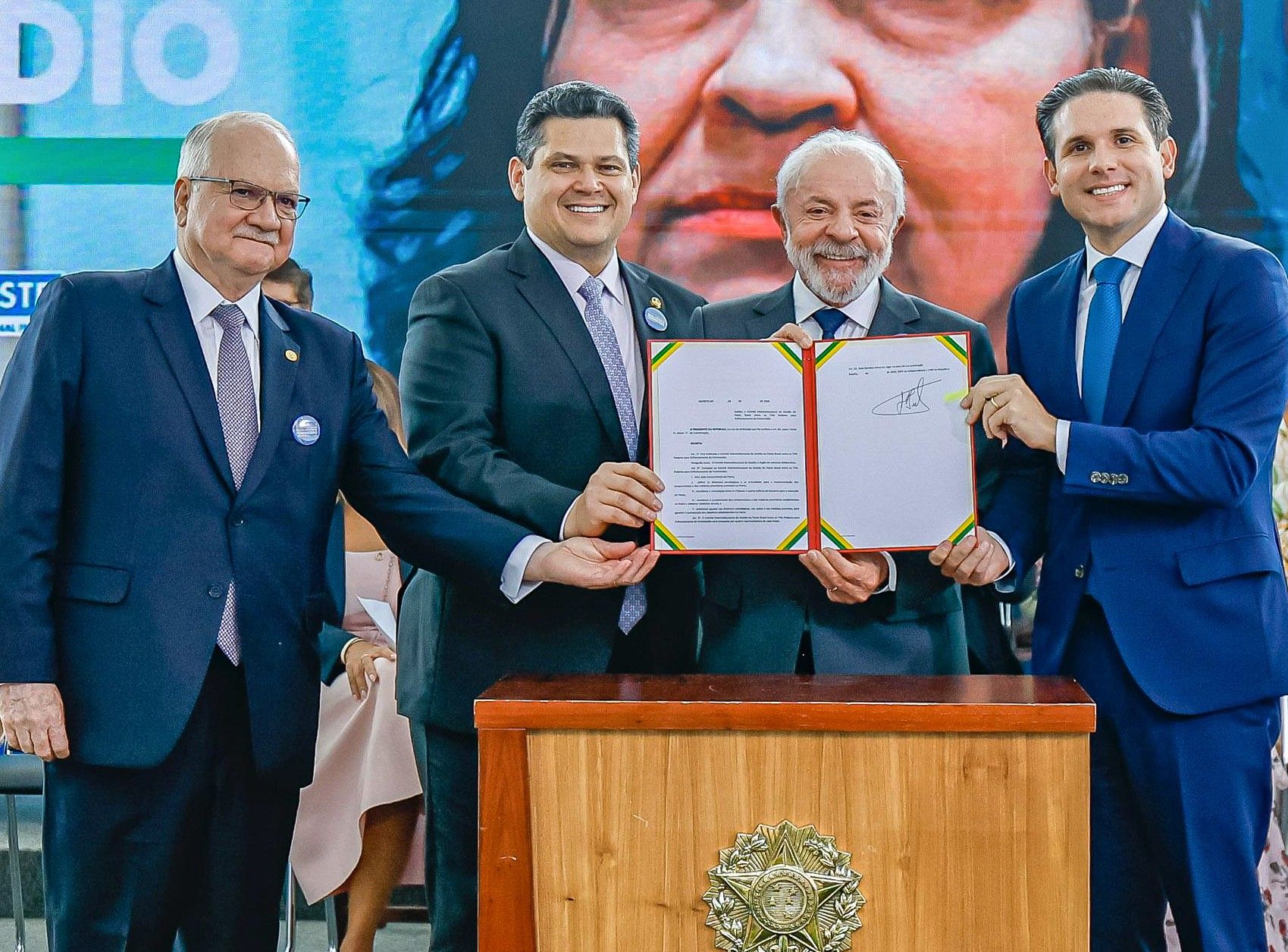 Fachin, Alcolumbre, Lula e Motta: assinatura do pacto reuniu chefes dos Três Poderes em cerimônia no Planalto | Divulgação/Ricardo Stuckert/PR