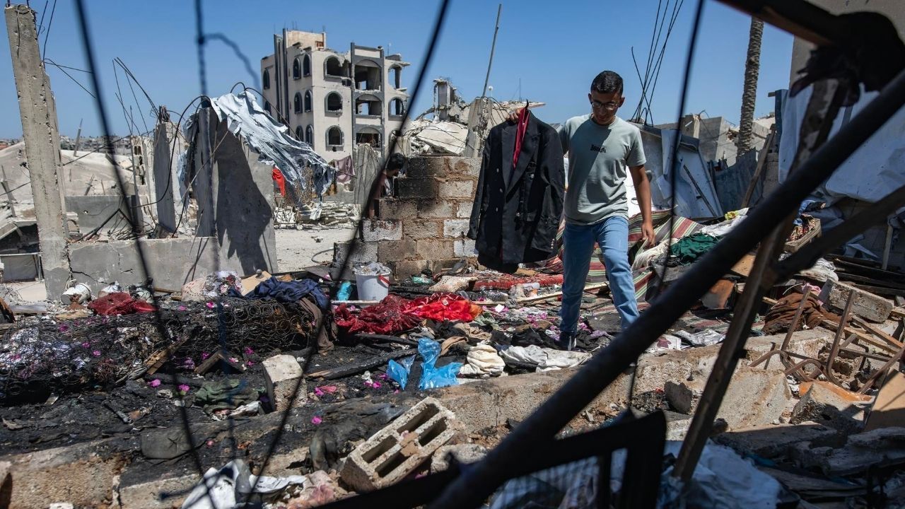 Casa destruída após bombardeiro israelense no sul de Gaza | Haitham Imad/EFE