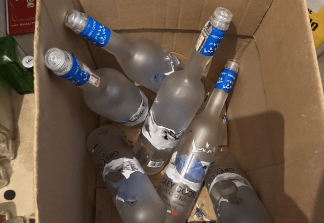 Material apreendido pelo DEIC usado para falsificação de bebidas | Foto: reprodução/DEIC
