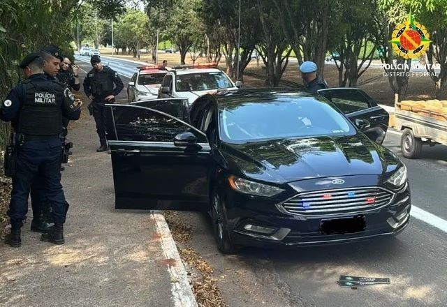Falso motorista de aplicativo foi preso pela Polícia Militar do DF: carro tinha placa adulterada de veículo oficial | Divulgação/PMDF