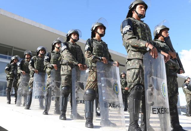 Falta de interlocução com militares vira problema para Lula na transição