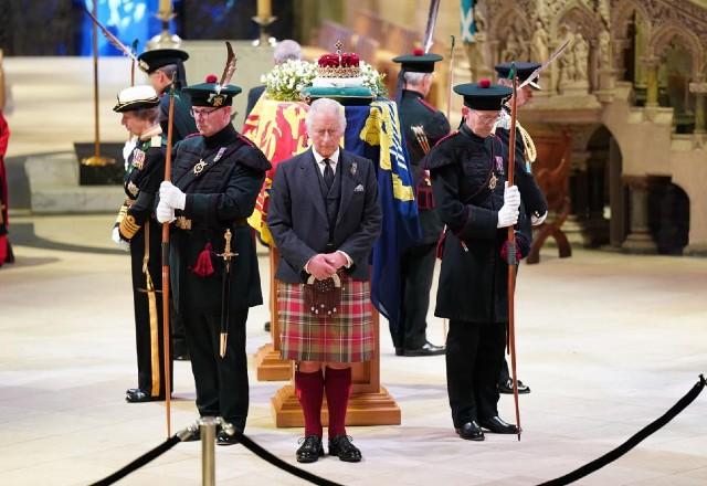 Família Real faz vigília ao redor do caixão da Rainha Elizabeth II