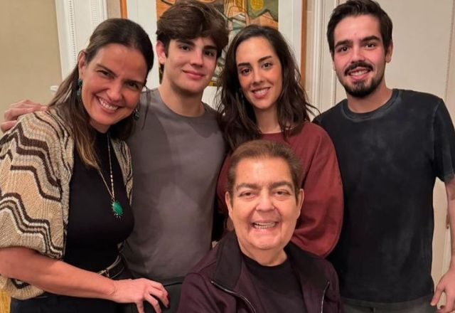 Faustão aparece ao lado dos filhos e da esposa | Reprodução/Redes Sociais