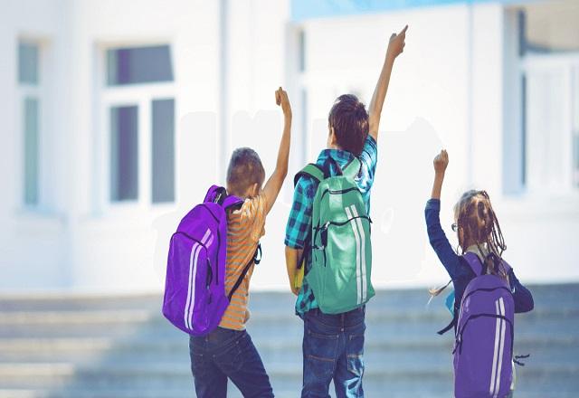 Férias escolares: pais apostam em brincadeiras ao livre e atividades bilíngues