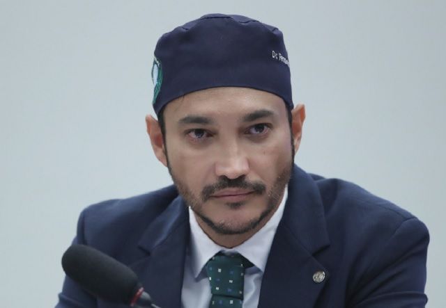 PEC das igrejas vai fazer com que mais obras sociais sejam realizadas, diz deputado 