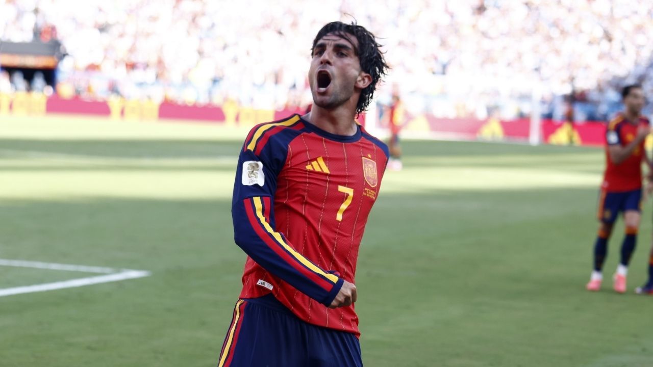 Imagem da notícia: Com gol na prorrogação, Espanha é bicampeã mundial Imagem da notícia: Com gol na prorrogação, Espanha é bicampeã mundial