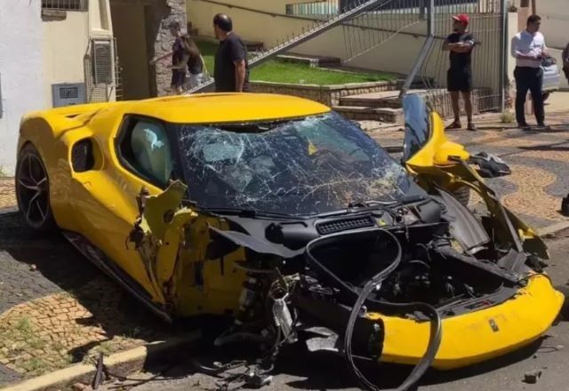 Ferrari amarela fica completamente destruída após acidente em Campinas | Reprodução