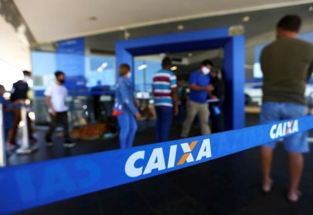 Fila em agência da Caixa em Brasília