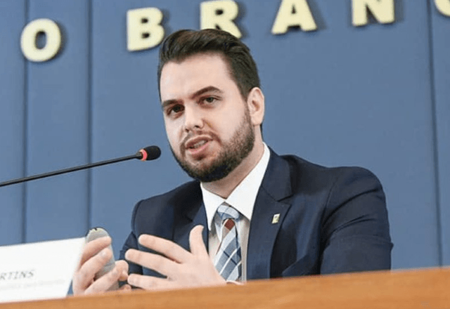 Filipe Martins, ex-assessor de assuntos internacionais do ex-presidente Bolsonaro (PL) e um dos réus do núcleo 2 da trama golpista | Reprodução/Facebook.