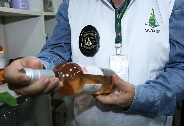 Fiscalização da Vigilância Sanitária | Divulgação/Sandro Araújo/Agência Saúde DF