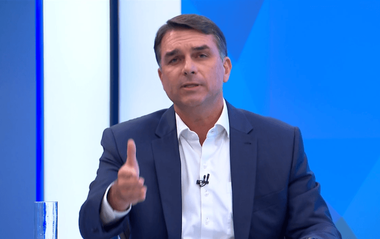 Flávio promete reajuste do mínimo acima da inflação Flávio promete reajuste do mínimo acima da inflação