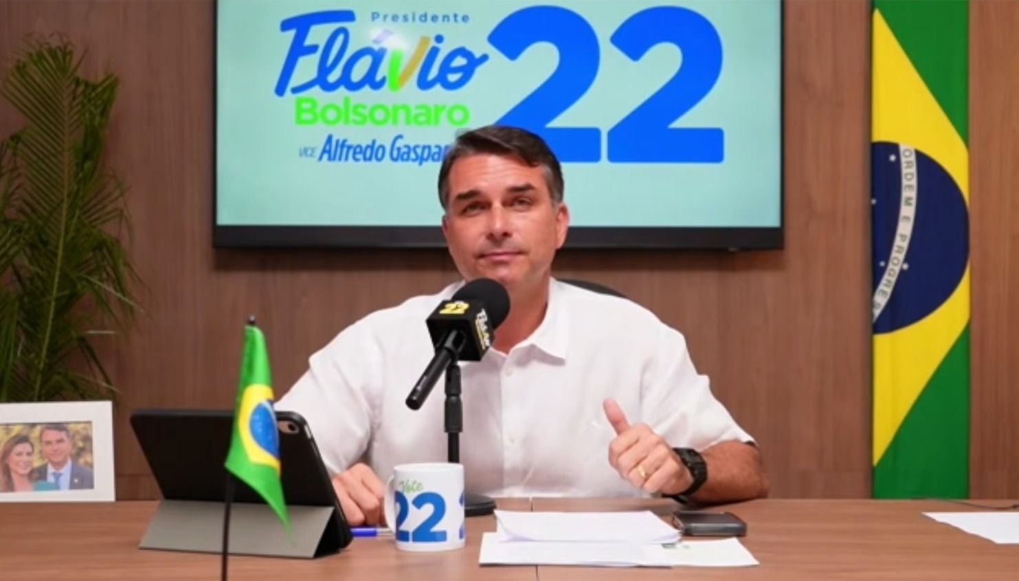 Flávio chama reajuste do Bolsa Família de “merreca” Flávio chama reajuste do Bolsa Família de “merreca”