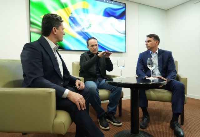 Flávio Bolsonaro, Gustavo Villatoro e Sergio Moro | Foto:  Charles Vieira/Divulgação Campanha Flávio Bolsonaro 