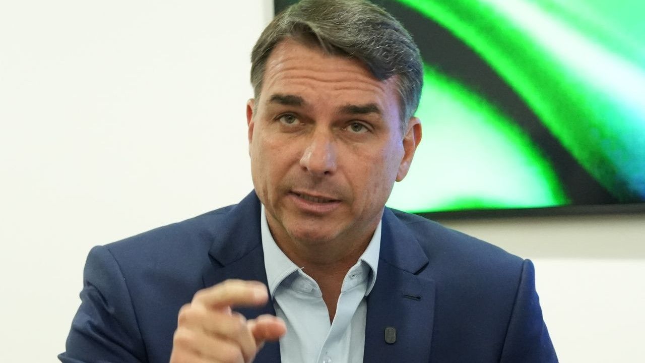Após Zema, Novo anuncia apoio a Flávio Bolsonaro no 2º turno Após Zema, Novo anuncia apoio a Flávio Bolsonaro no 2º turno
