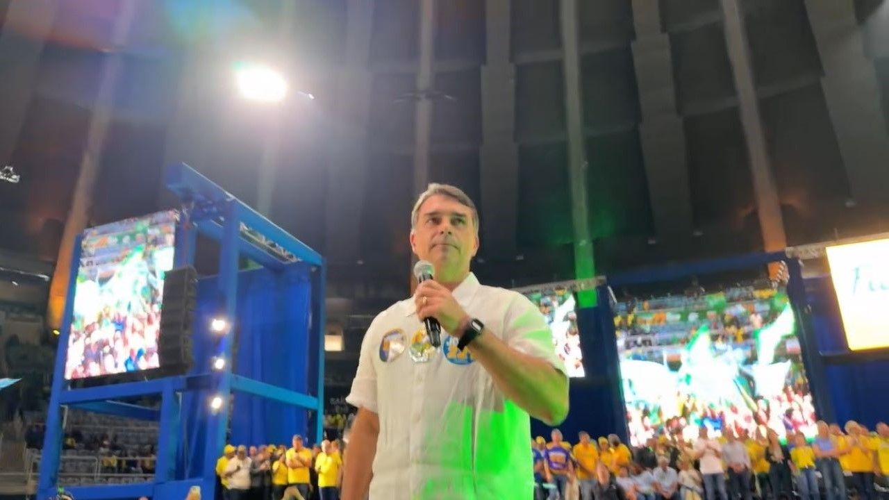 Flávio: Não é fácil fazer campanha de colete à prova de bala Flávio: Não é fácil fazer campanha de colete à prova de bala