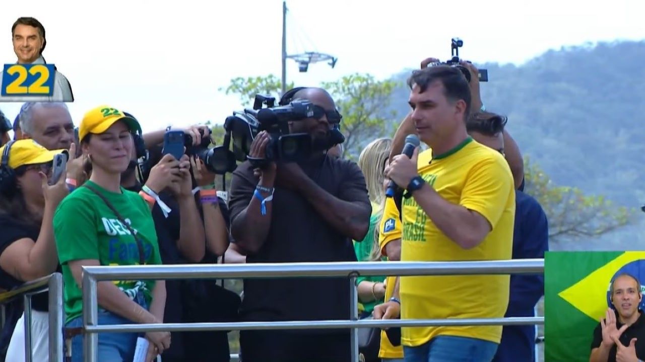 Flávio abre campanha com ataques ao governo: "Culpa do Lula"