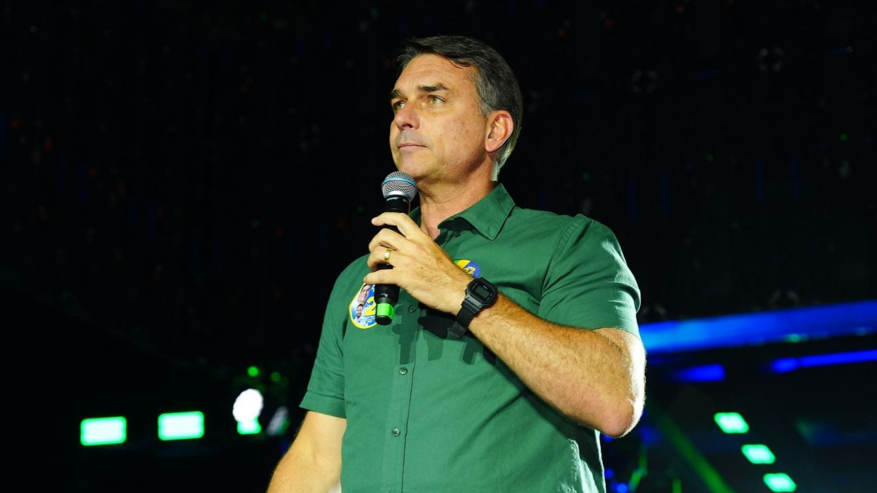 Flávio entrou nos EUA com autorização humanitária Flávio entrou nos EUA com autorização humanitária