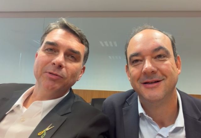 Flávio Bolsonaro decide lançar candidato próprio do PL em MG Flávio Bolsonaro decide lançar candidato próprio do PL em MG