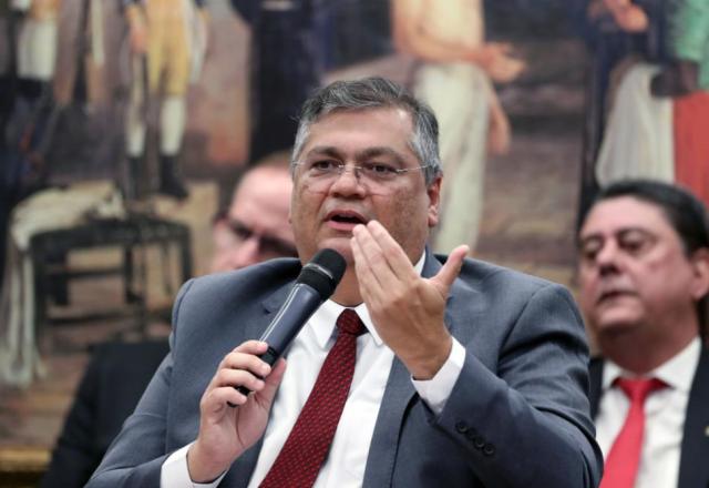 Prorrogação de recadastro de armas está em avaliação por Lula, diz Dino Prorrogação de recadastro de armas está em avaliação por Lula, diz Dino