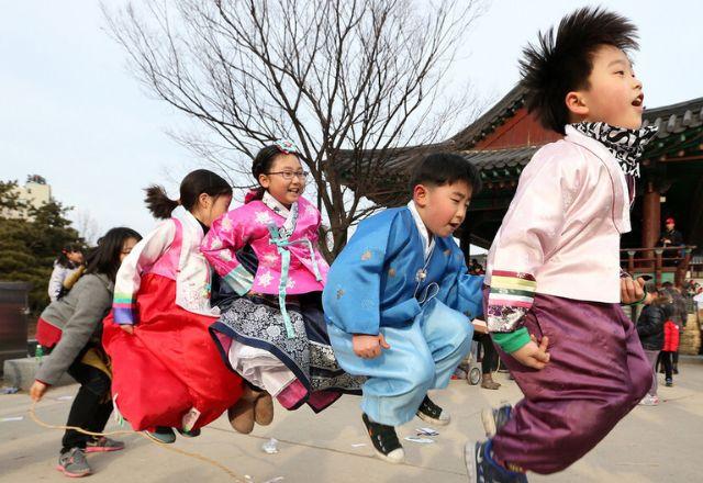 Em alguns casos, bebês nascidos na véspera do Ano Novo completavam dois anos já com a virada do ano | Republic of Korea/Flickr