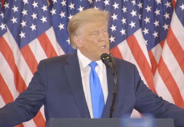 Em discurso, Trump fala em fraude e promete ir à Suprema Corte Em discurso, Trump fala em fraude e promete ir à Suprema Corte