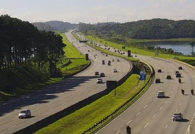 Fluxo de veículos na Rodovia Imigrantes