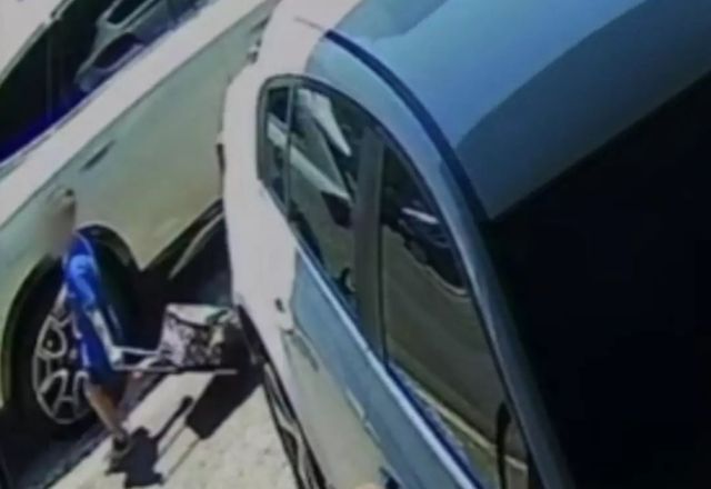 Menino que fugiu da escola é flagrado por câmera de segurança | Reprodução