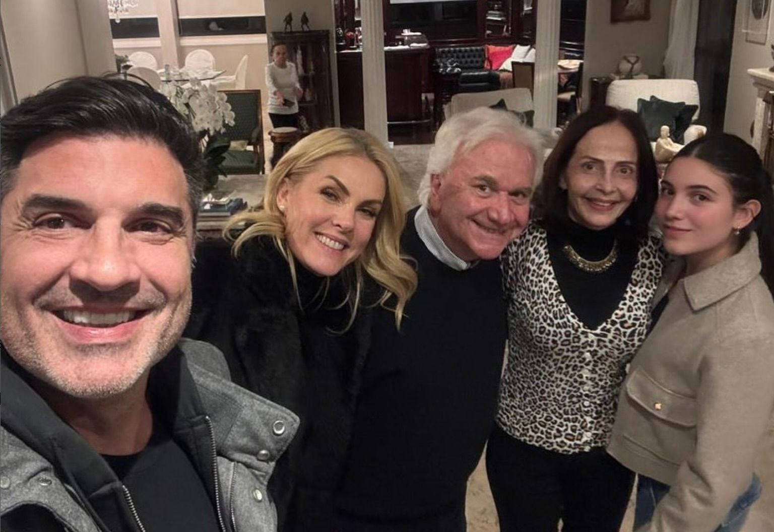 Edu Guedes com a esposa e o pai (foto: reprodução mídias sociais)