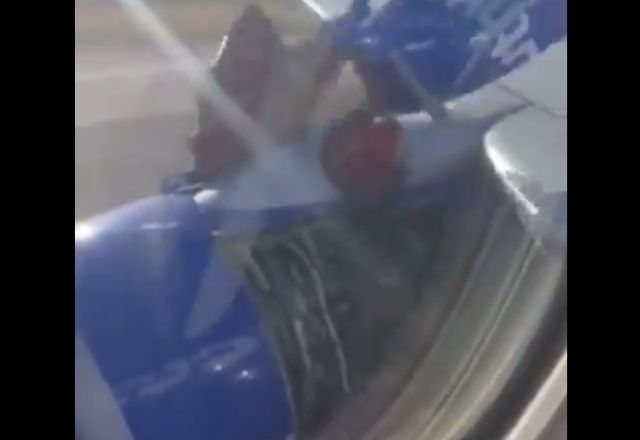 Avião perde parte da cobertura de motor após decolagem nos EUA