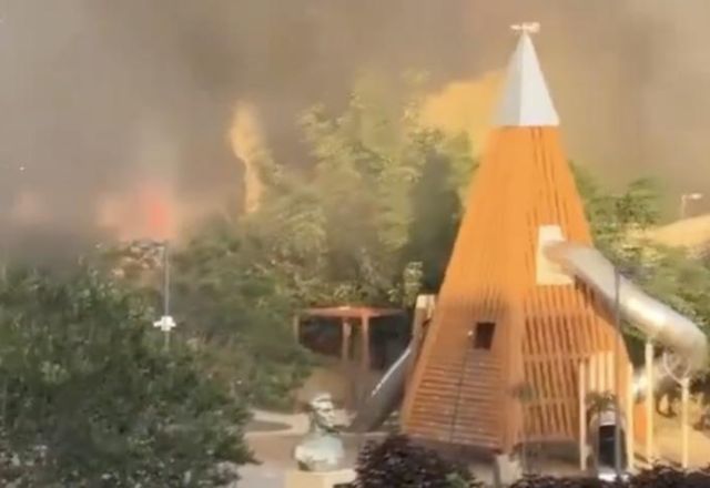 Sinagoga em Makhachkala ficou em chamas depois de ataque a tiros | Reprodução/redes sociais