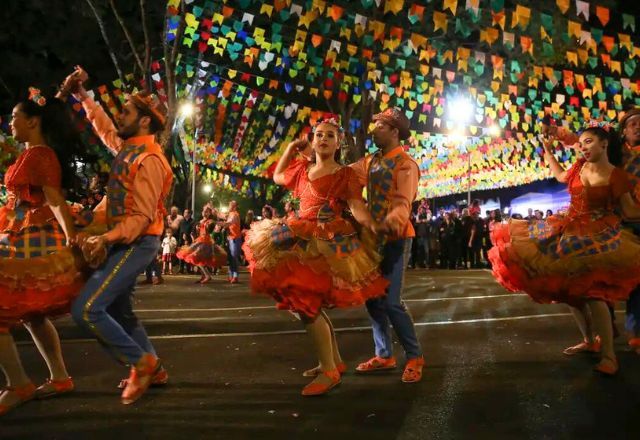 Festas juninas brasileiras são marcadas por danças típicas como a quadrilha | Agência Brasil