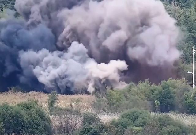 Explosões foram registradas nas estradas de Gyeongui e Donghae na Linha de Demarcação Militar | Reprodução/AP