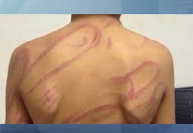 Mãe é presa após agredir filho de 12 anos com chicote