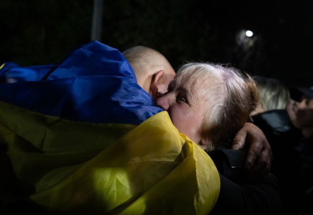 95 prisioneiros ucranianos desembarcaram em Kiev | Divulgação/governo da Ucrãnia