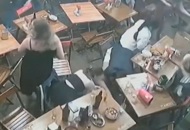Vídeo: grupo armado faz arrastão em bar da Zona Oeste de São Paulo