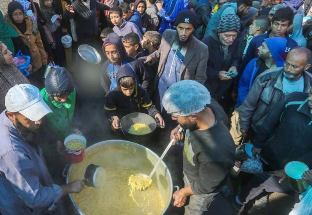 Equipes da UNRWA distribuindo comida em Gaza | Divulgação
