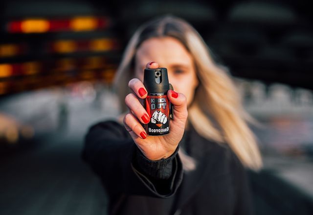 Projeto possibilita o acesso de mulheres a spray de pimenta e armas de choque | Reprodução