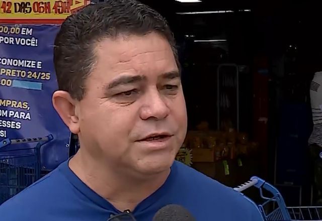 Homem encontra quase RS 1 mil em supermercado e devolve dinheiro ao dono