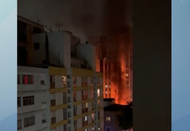 Incêndio atinge pensão no centro de São Paulo